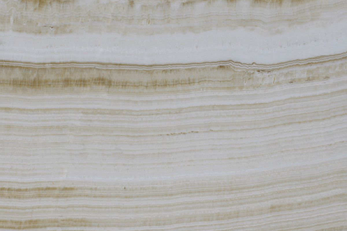 Onice Ivory “Extra” (Vein Cut)